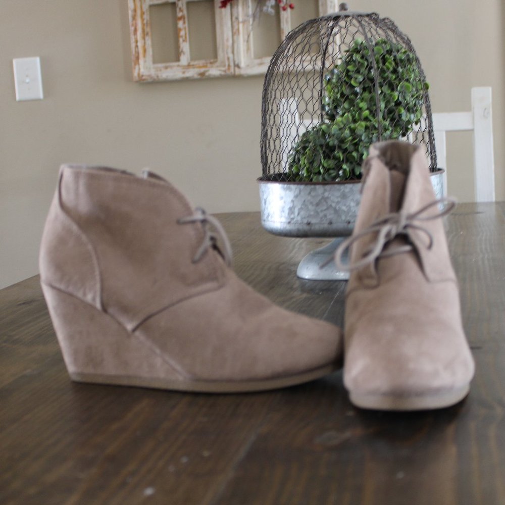 Universal Thread Women's wedge booties size 8